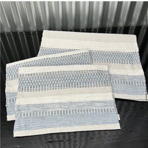 Pottery Barn Table Runner and set of 2 Placemats